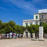 Torniamo in piazza XX Settembre e ci dirigiamo verso est: superata la statua di �Do�a Flor�, musa ispiratrice di Van Westerhout...